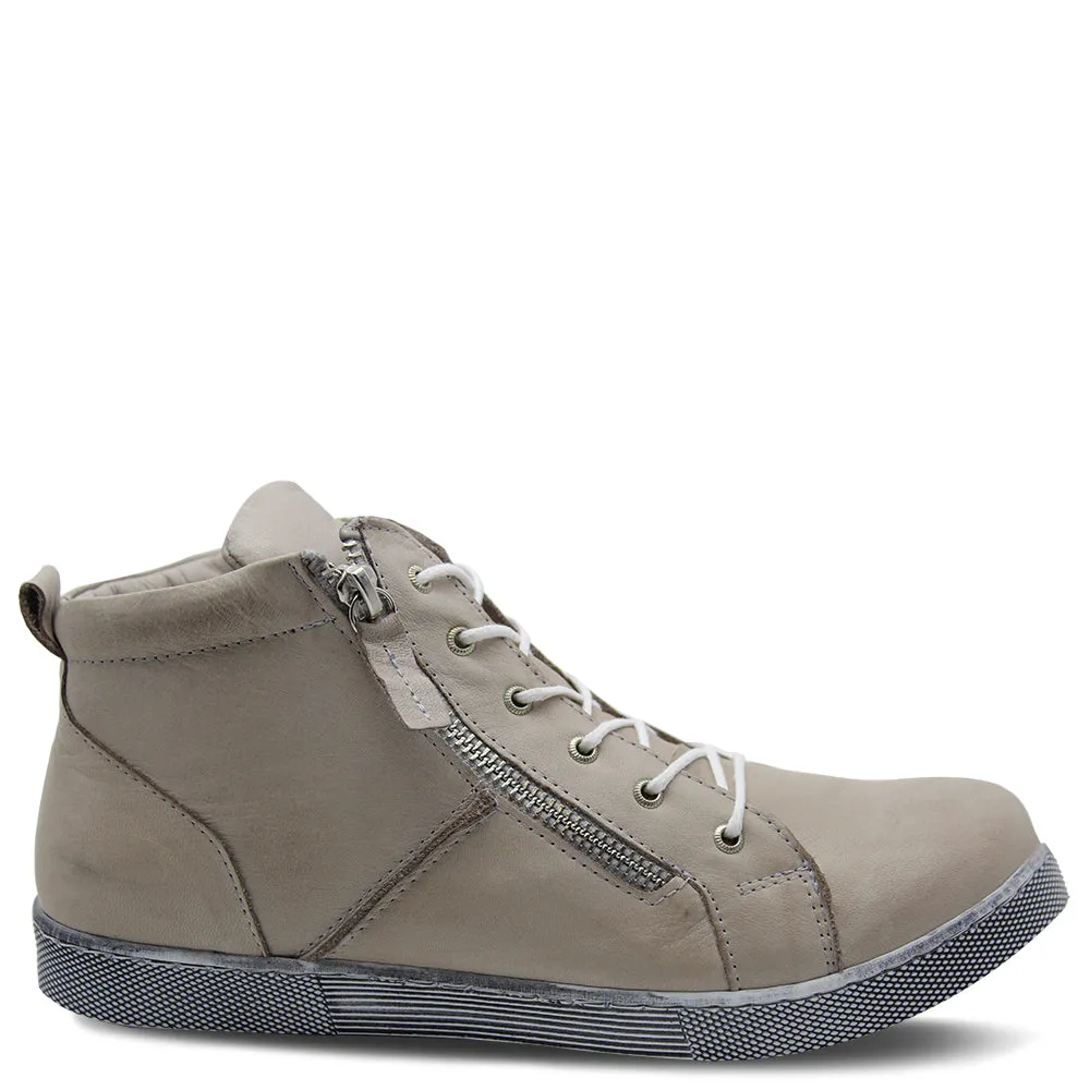 TOORAK WOMENS FLAT BOOT