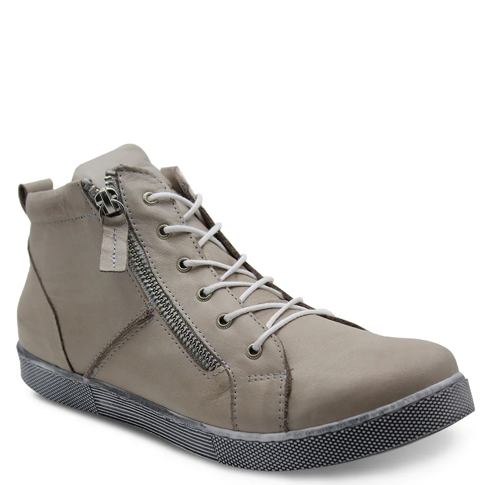 TOORAK WOMENS FLAT BOOT